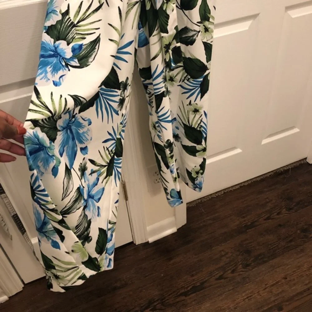 NEW Banana Republic White Tropical Floral Jumpsuit - Picture 4 of 8